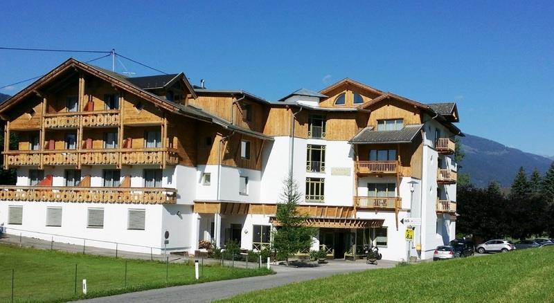 Hotel Laurenzhof Lendorf Экстерьер фото